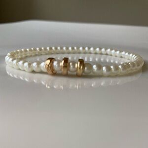 Elegant Pearl Bracelet with Gold Accents